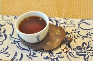 潤元昌2015年金芽貢餅熟茶開湯評(píng)測(cè)